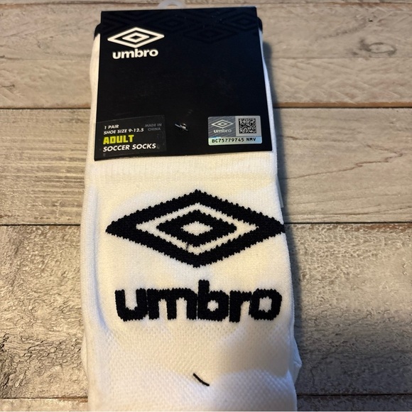 Umbro Adult Soccer Socks (Shoe Size 9-12.5) 1 Pair Wicking White NEW - Picture 2 of 11